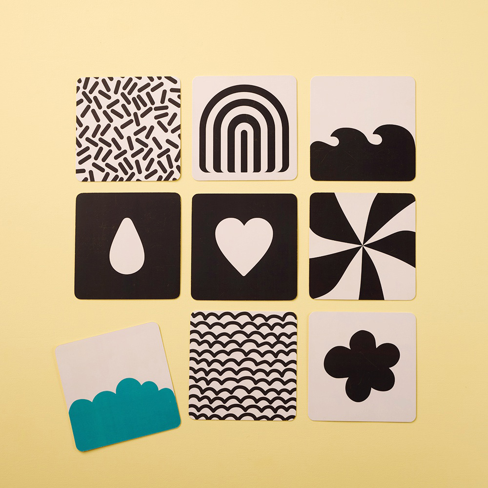 Petite Amélie | Coffret de jeux Montessori Play & Grow | Développement sensoriel | Noir et blanc | 0-3 mois | Kit d'éveil complet pour bébé (Petite Amélie) - Image 5