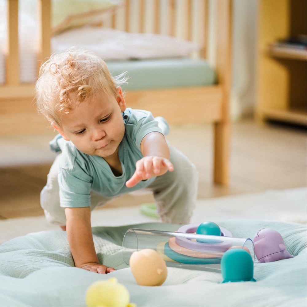 Petite Amélie | Coffret de jeux Montessori | Jeu d'éveil éducatif en bois et silicone | 16-18 mois | Kit complet pour le développement de l'enfant (Petite Amélie) - Image 2