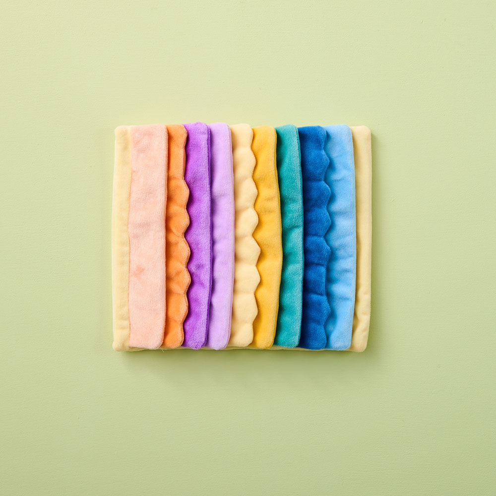 Petite Amélie | Coffret de jouets Montessori | Play & Grow | Développement sensoriel et moteur | 4-6 mois | Hochet, balles, tambour et tissu (Petite Amélie) - Image 7