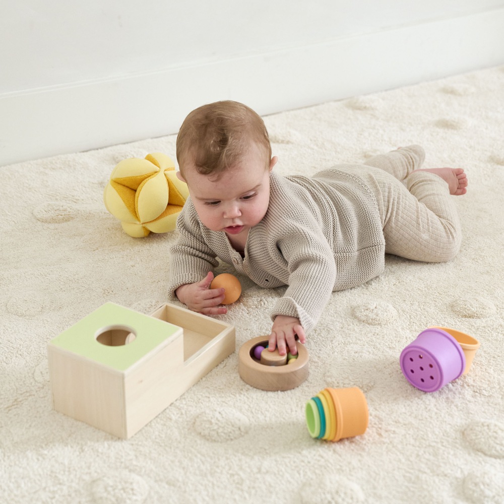 Petite Amélie | Coffret de jouets d'éveil Montessori | Bois certifié FSC et silicone | 7-9 mois | Kit sensoriel et motricité fine avec accessoires (Petite Amélie) - Image 1