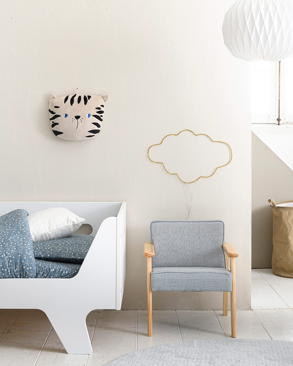 Petite Amélie | Veilleuse enfant nuage lumineux | Applique murale LED blanche | Design élégant mixte | Éclairage décoratif pour chambre bébé (Petite Amélie) - Image 2
