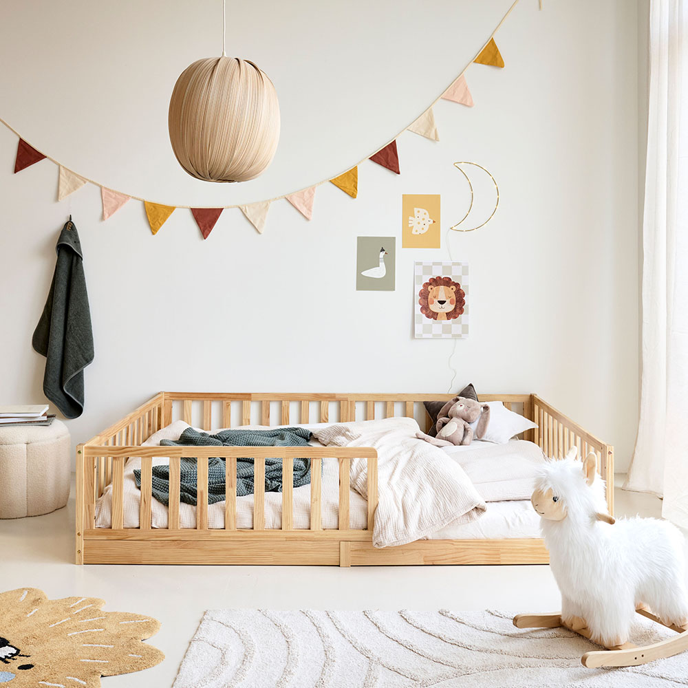 Petite Amélie | Lit Montessori au sol Nid | Bois naturel | 140x200 cm | Lit enfant spacieux favorisant l'autonomie et la sécurité au quotidien (Petite Amélie) - Image 2