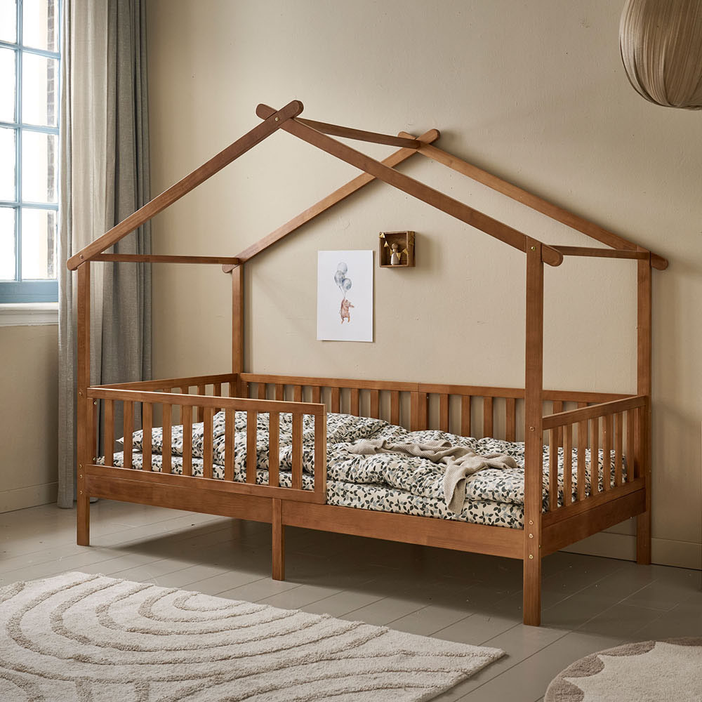 Petite Amélie | Lit Cabane Enfant | Bois de pin massif | Noyer | 90x200 cm | Design ludique avec barrières de sécurité pour chambre d'enfant (Petite Amélie) - Image 5