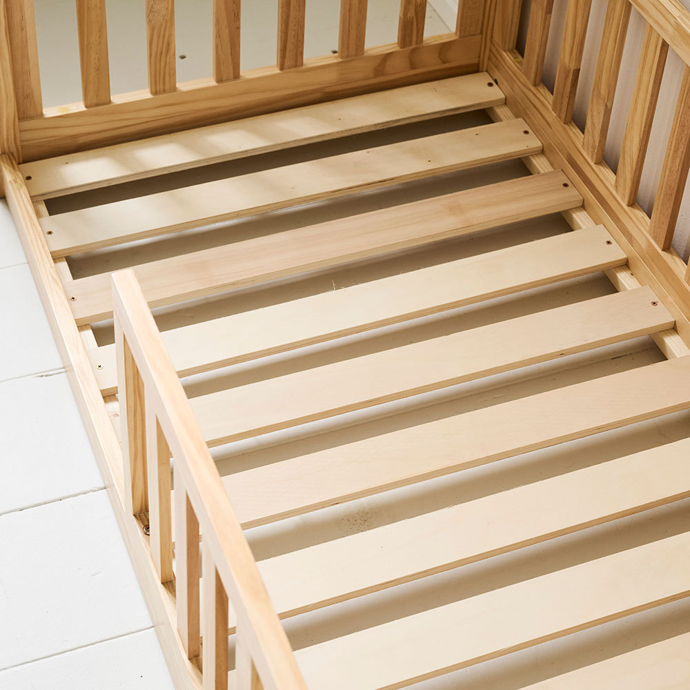 Petite Amélie | Lit Montessori au sol Nid | bois naturel | 70x140 cm | lit enfant sécurisé avec barrière amovible pour autonomie et développement (Petite Amélie) - Image 5