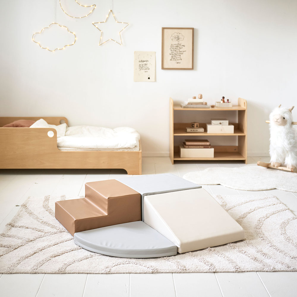 Petite Amélie | Blocs de construction en mousse | Set de 4 pièces | Mousse robuste et cuir PU | Jouets de motricité pour chambre d'enfant (Petite Amélie) - Image 1