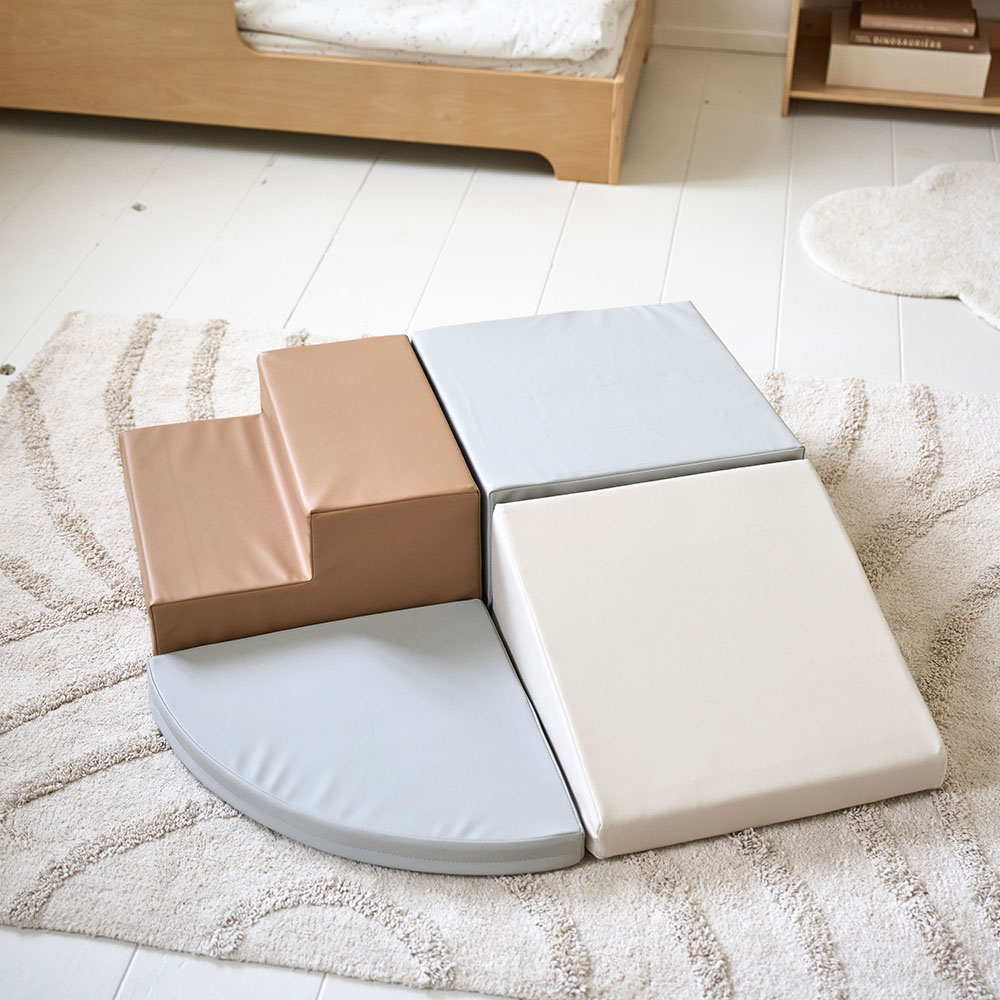 Petite Amélie - Petite Amélie | Blocs de construction en mousse | Set de 4 pièces | Mousse robuste et cuir PU | Jouets de motricité pour chambre d'enfant