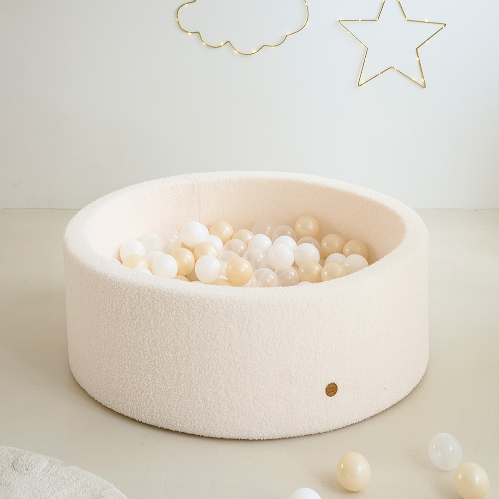 Petite Amélie | Piscine à balles ronde | Tissu teddy | Off-white | 90x30 cm | Incluse 200 balles pour enfants | Design moderne et sécurisé (Petite Amélie) - Image 1