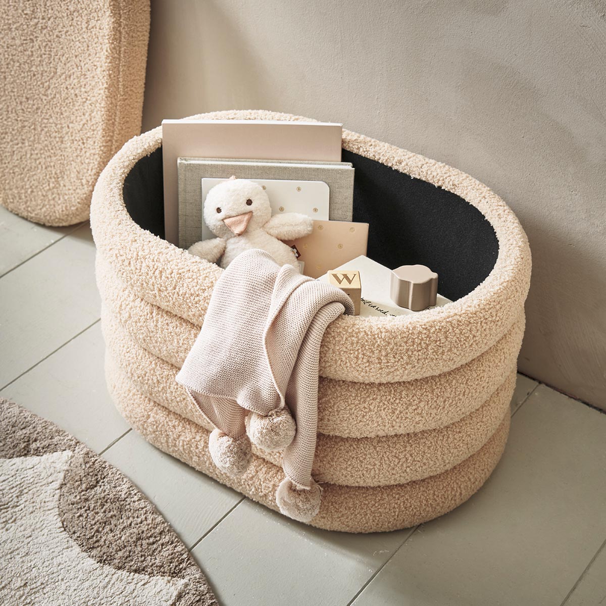 Petite Amélie | Pouf de rangement | Teddy | Marron clair | 30 litres | Pour enfant 3-7 ans (Petite Amélie) - Image 2