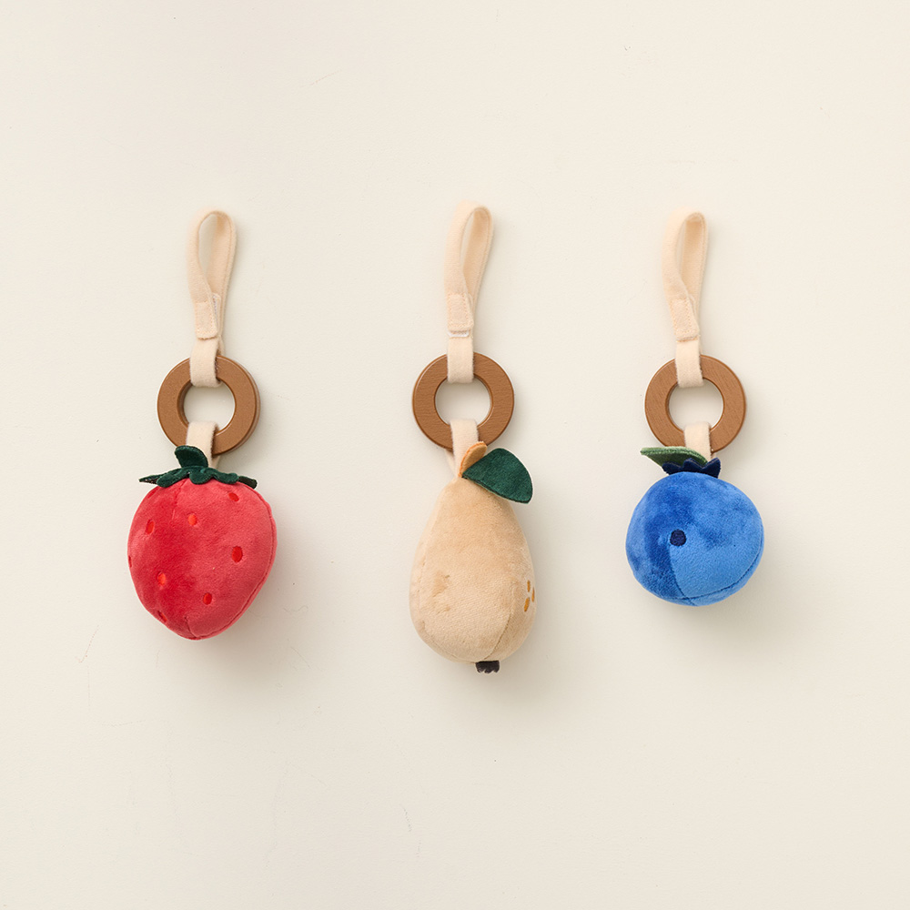 Petite Amélie Portique d'éveil bébé | Bois | Noyer | 60x50x48 cm | Avec trois accessoires en peluche amovibles pour le développement sensoriel (Petite Amélie) - Image 3
