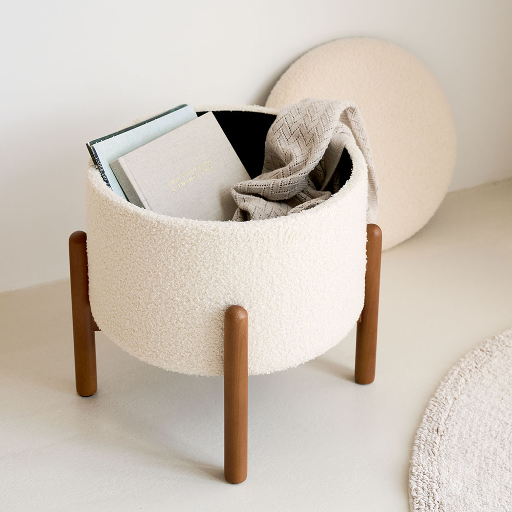 Petite Amélie | Pouf de rangement Cerise | Teddy | Beige | Assise confortable en bois FSC | Rangement compact pour chambre d'enfant (Petite Amélie) - Image 1