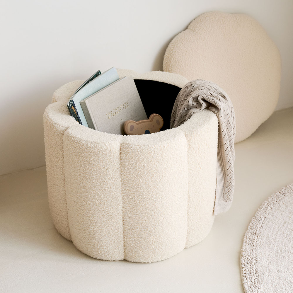 Petite Amélie | Pouf de rangement Fleur XL | Beige | Pouf coffre polyvalent et design pour le salon ou la chambre avec un format généreux (Petite Amélie) - Image 1