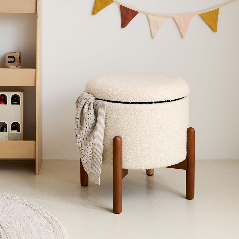 Petite Amélie | Pouf de rangement Cerise | Teddy | Beige | Assise confortable en bois FSC | Rangement compact pour chambre d'enfant (Petite Amélie) - Image 2