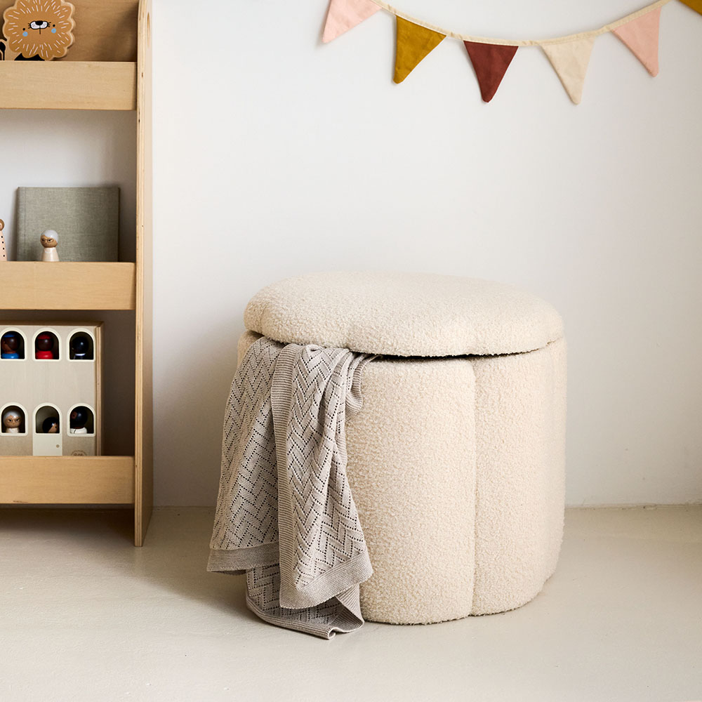 Petite Amélie | Pouf de rangement Fleur XL | Beige | Pouf coffre polyvalent et design pour le salon ou la chambre avec un format généreux (Petite Amélie) - Image 2