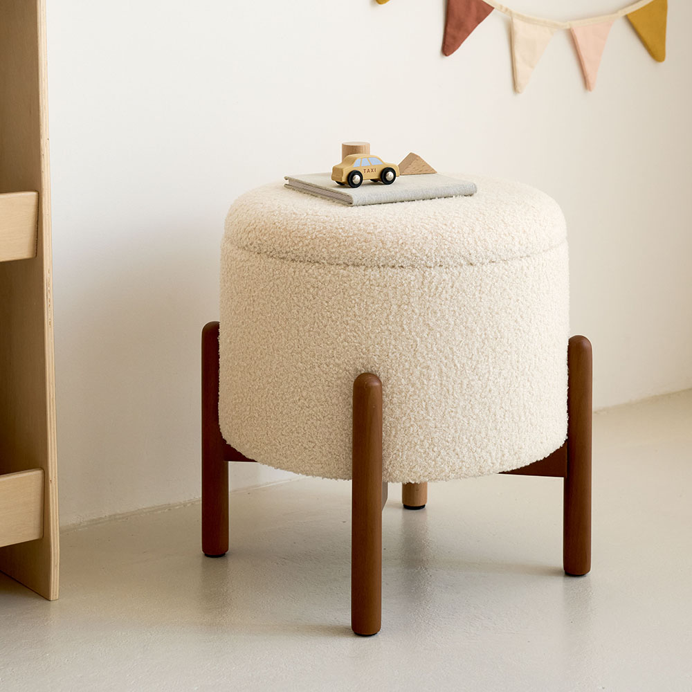 Petite Amélie | Pouf de rangement Cerise | Teddy | Beige | Assise confortable en bois FSC | Rangement compact pour chambre d'enfant (Petite Amélie) - Image 4