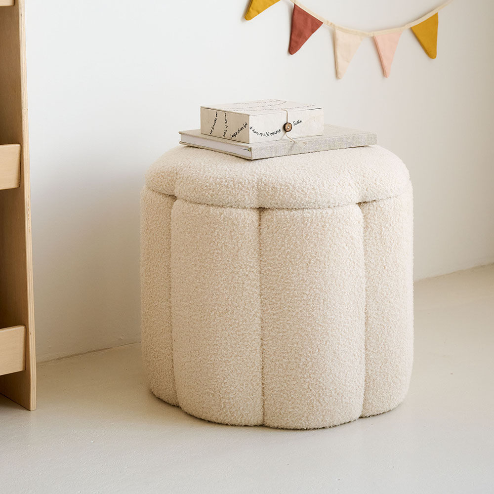 Petite Amélie | Pouf de rangement Fleur XL | Beige | Pouf coffre polyvalent et design pour le salon ou la chambre avec un format généreux (Petite Amélie) - Image 4
