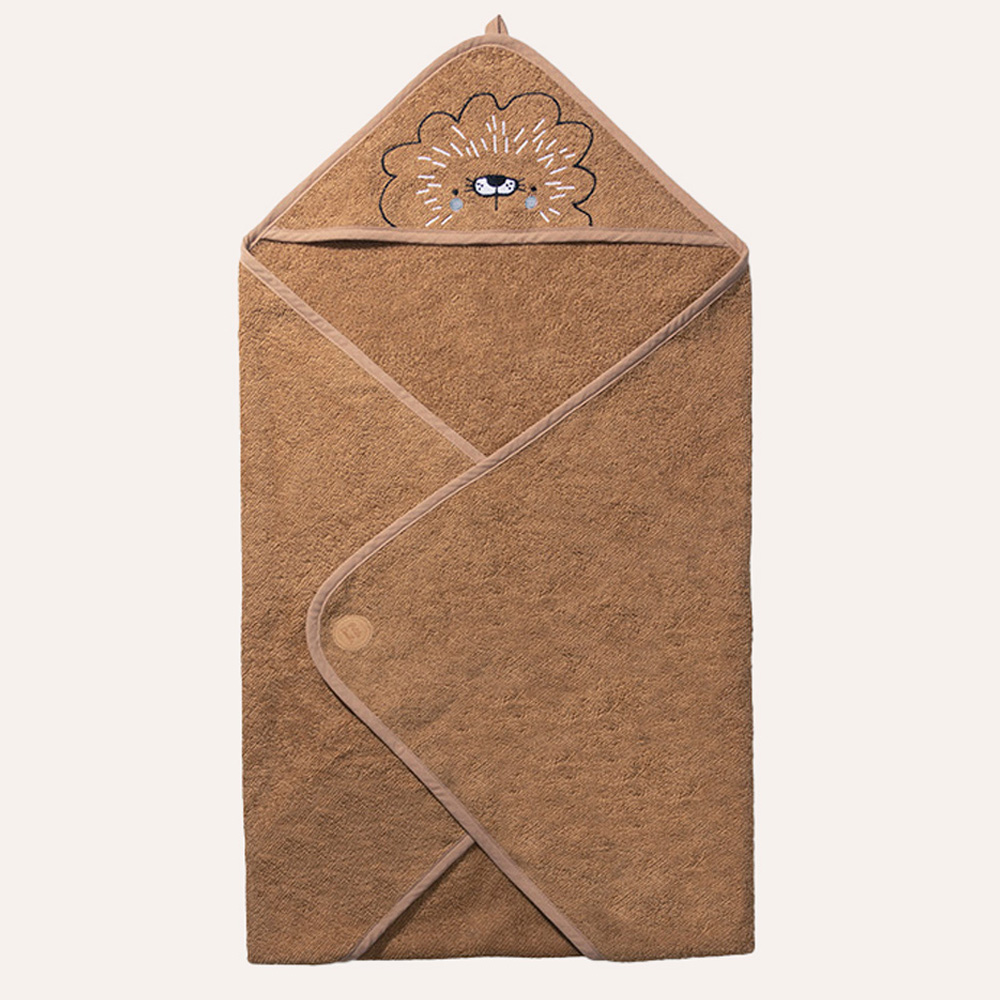 Petite Amélie Cape de bain bébé LEO | Tissu éponge doux | Motif lion | Caramel | 75x75 cm (Petite Amélie) - Image 3
