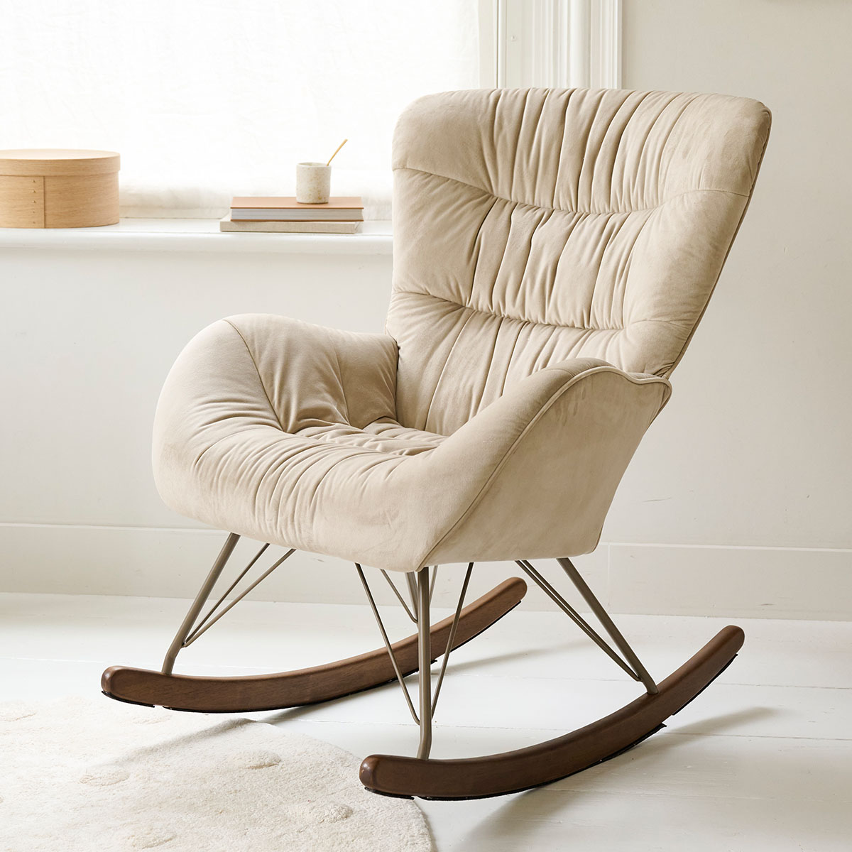 Petite Amélie - Petite Amélie Rocking chair Leandre | Fauteuil allaitement | Sable | Bois et métal | Confortable pour usage domestique | Supporte jusqu'à 110 kg