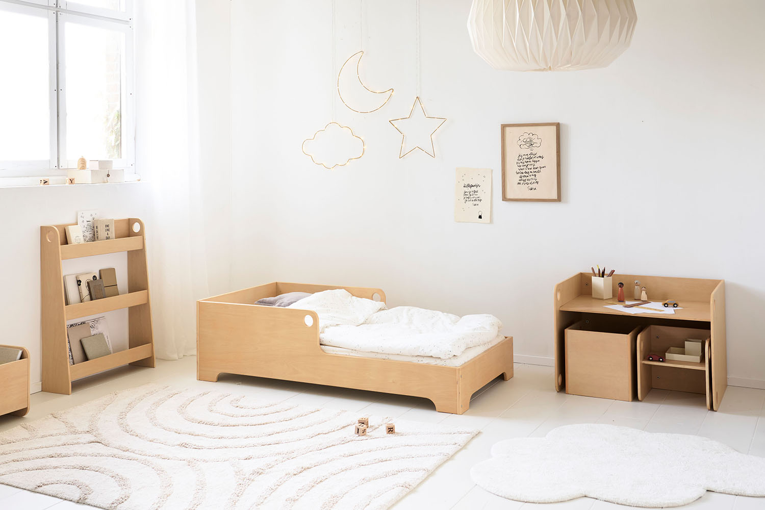 Petite Amélie | Set de table et chaises Montessori Ellipse | En bois | Naturel | Pour enfants | Design ergonomique avec coins arrondis (Petite Amélie) - Image 2