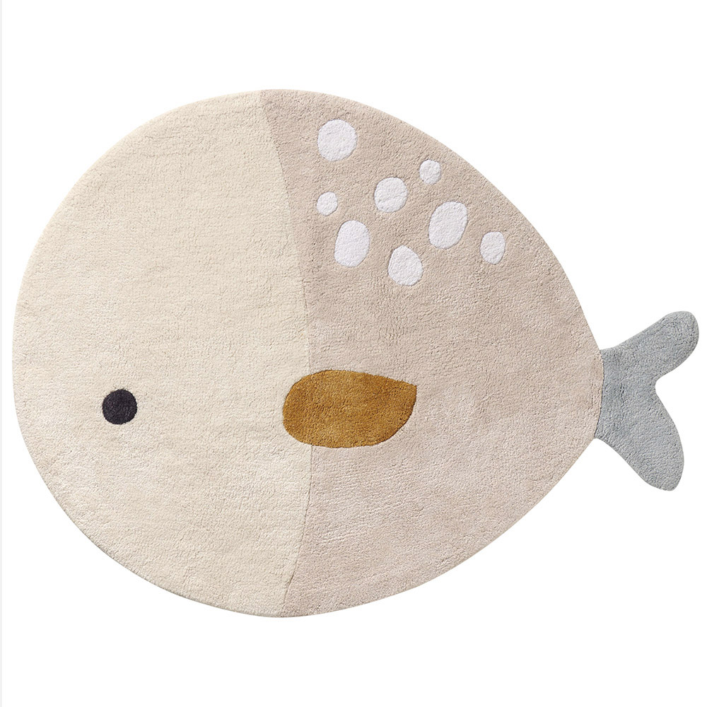 Petite Amélie Tapis Chambre Bébé | Motif Poisson | 100% Coton Doux | Beige | 85x110 cm | Lavable en machine et compatible avec sèche-linge (Petite Amélie) - Image 1