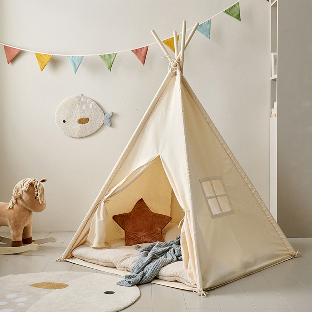 Petite Amélie | Tipi enfant en toile de coton | Beige | 158 cm de haut x 120 cm de diamètre | Tente de jeu avec tapis de sol inclus (Petite Amélie) - Couverture
