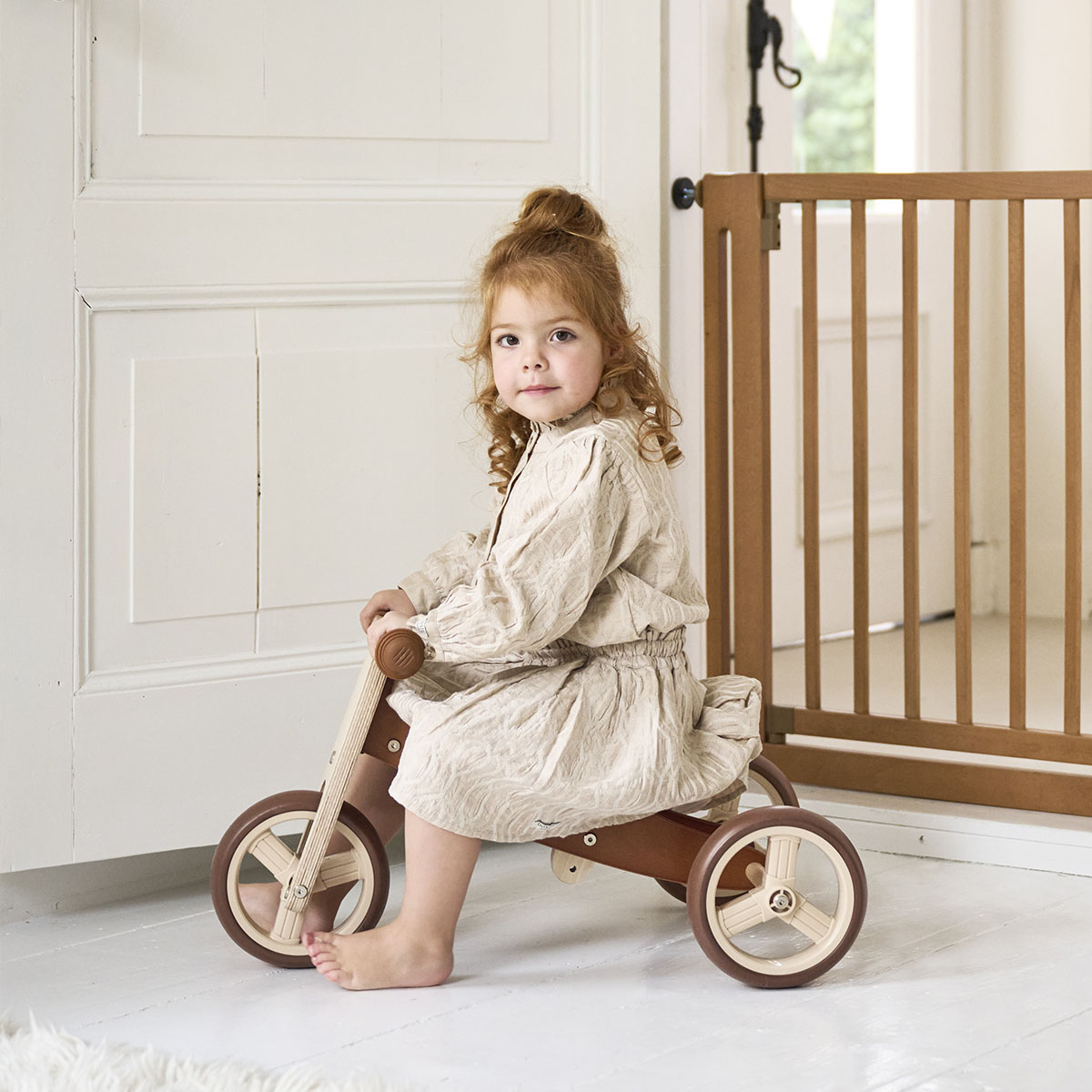 Petite Amélie | Tricycle draisienne évolutif en bois certifié FSC | Noyer | Structure robuste pour enfant (Petite Amélie) - Image 1