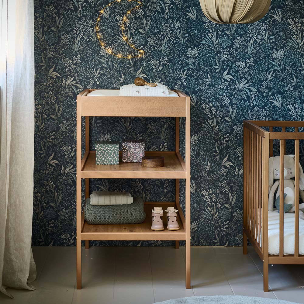 table à langer bois pour petite chambre bébé