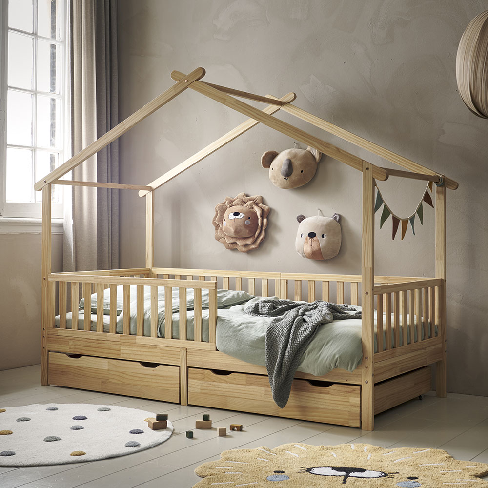 Lit cabane blanc pour la chambre d'enfant de Petite Amélie